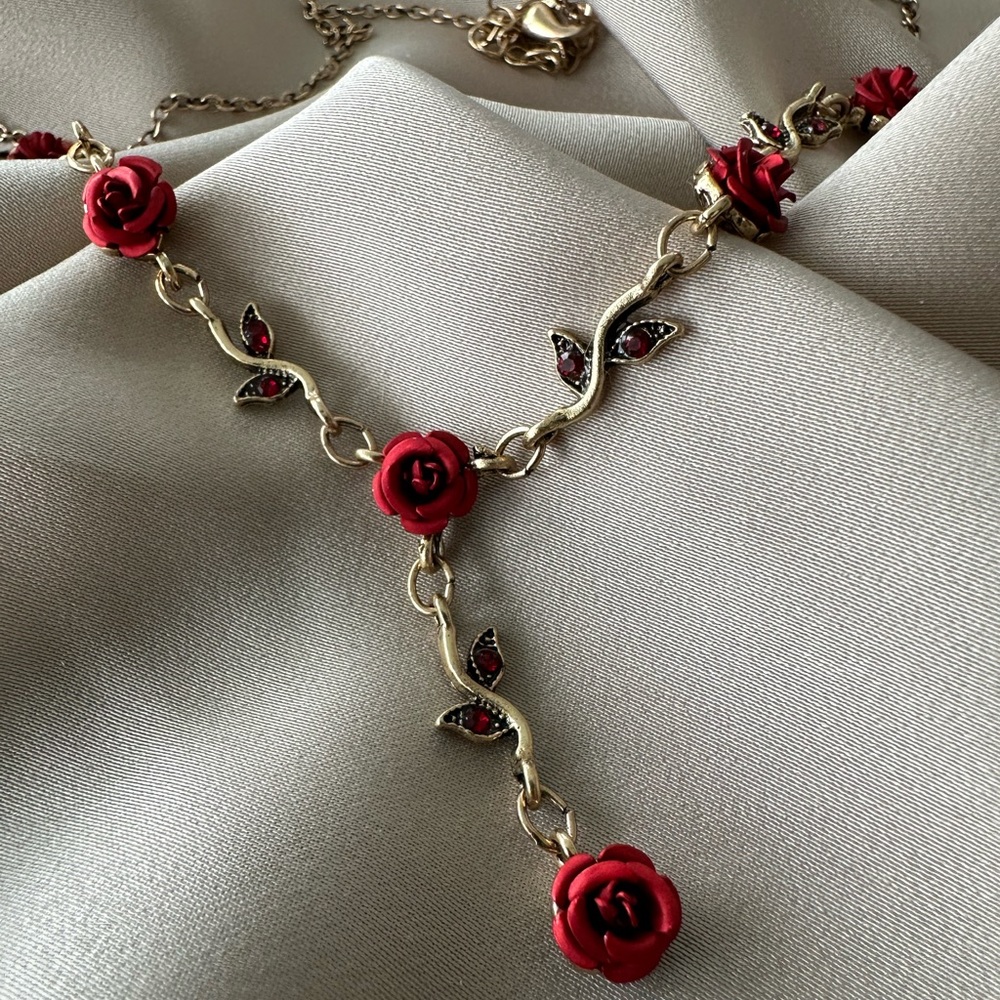 Rose necklace